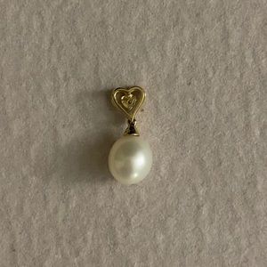 14k freshwater pearl Pendant from Daniels Jewelry